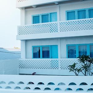Paras Paros Marina Lodge